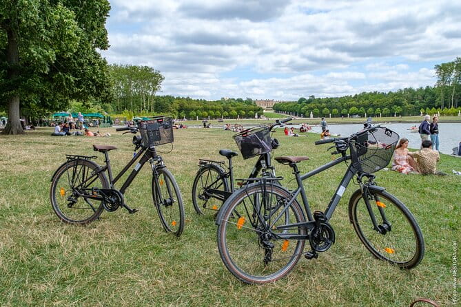 Versailles: Bike Rental, Different Sizes - Discovering Versailles on Two Wheels