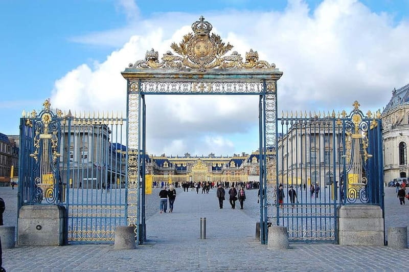 Versailles Grand Tour: Gardens & Palace Exploration - Discover the Majesty of Versailles: A Balance of Guided and Personal Exploration