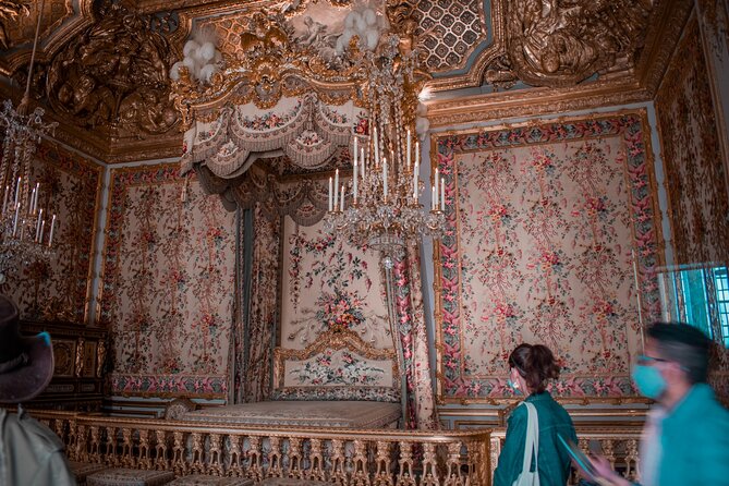 Versailles Palace Live Tour With Gardens Access From Paris - Tour Group Size and Age Restrictions