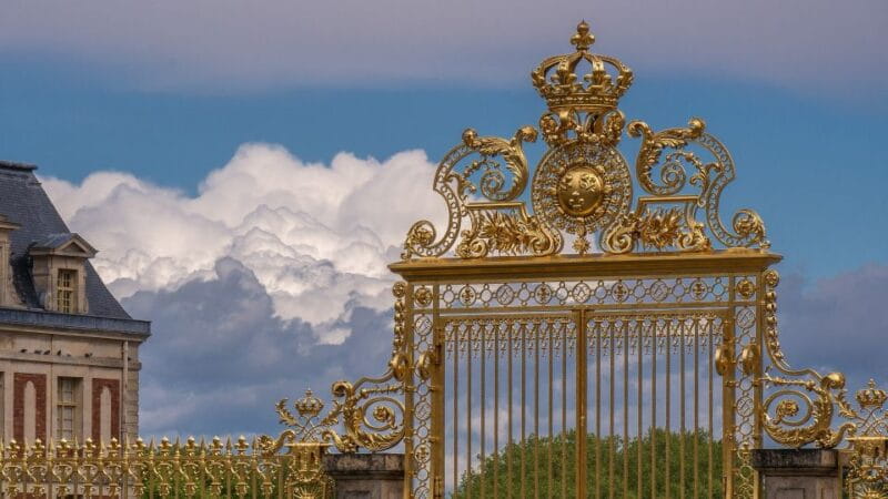 Versailles: Private Tour of the Palace with Reserved Entry - Starting at Place dArmes: Setting the Stage