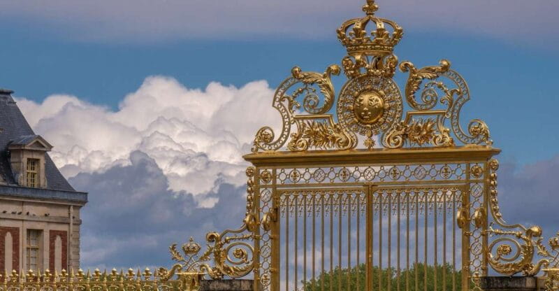 Versailles: Private Tour of the Palace with Reserved Entry - Reserving Entry and Saving Time