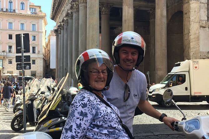 Vespa Primavera 125 Cc Rental in Rome - Overnight Parking Near Colosseum
