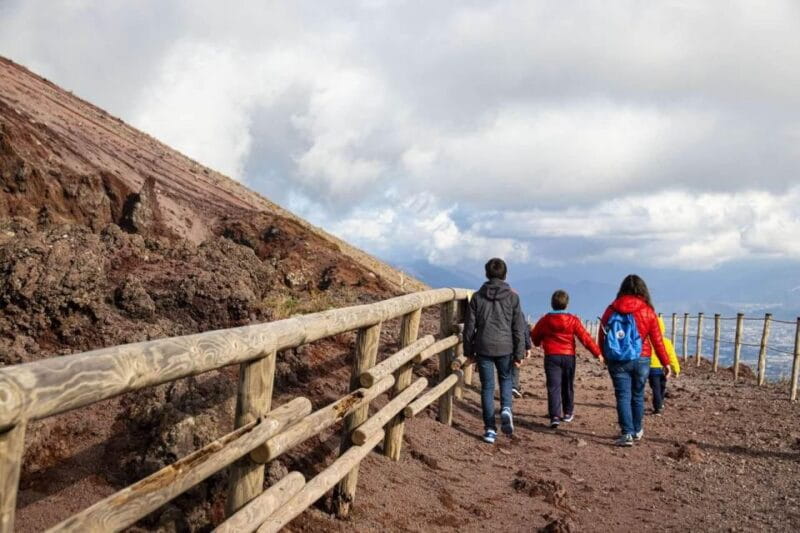 Vesuvius: Skip-the-line tickets with round trip transport - FAQ