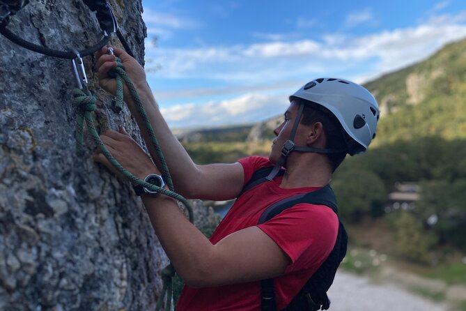 Via Corda Du Pont D'arc (Climbing / Zip Line / Abseiling) - Meeting Point and Parking