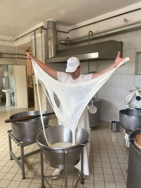 Vico Equense: Tour in the dairy "Mozzarella Experience" - Who Would Enjoy This Tour?