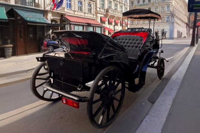 Vienna: 60 min. Royal E-Carriage Sightseeing Tour with Drinks - The Electric Carriage: Style, Comfort, and Eco-Friendly Travel