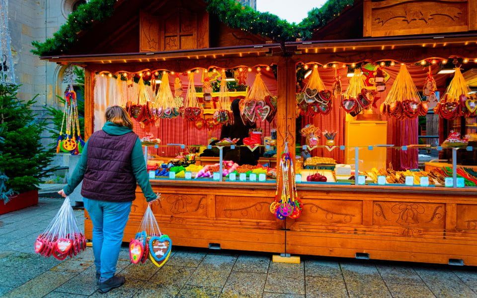 Vienna: Christmas Market Magic With a Local - Warm Drink and Tasty Treat