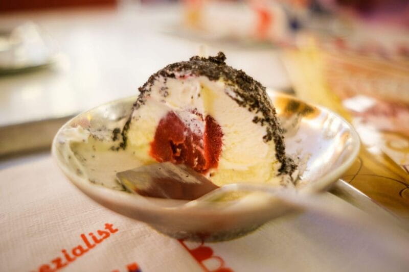 Vienna: Dessert Tour with Pastries, Cakes & Hidden Cafes - Food and Beverage Highlights: A Taste of Austria