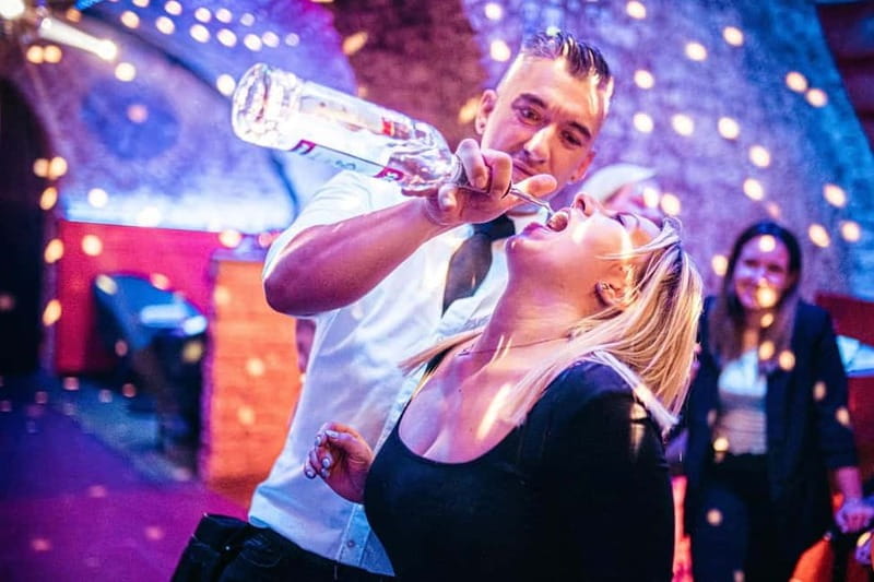 Vienna: Guided Pub Crawl with Club Entry - Practical Considerations: How the Tour Works