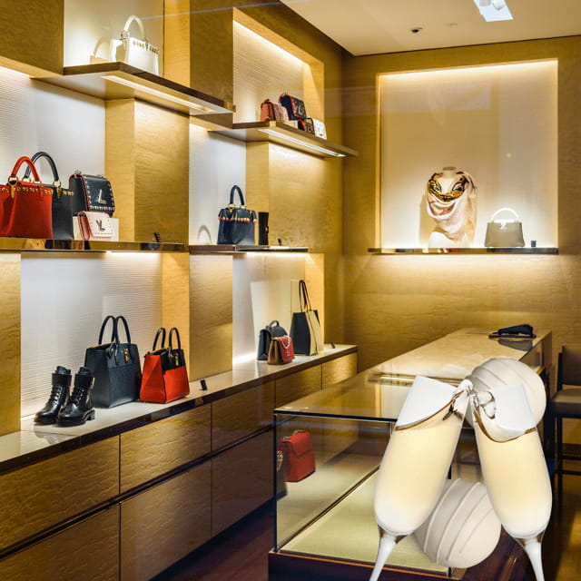 Vienna Private Shopping: Vintage treasures & Champagne - Entering the World of Vintage Luxury in Vienna