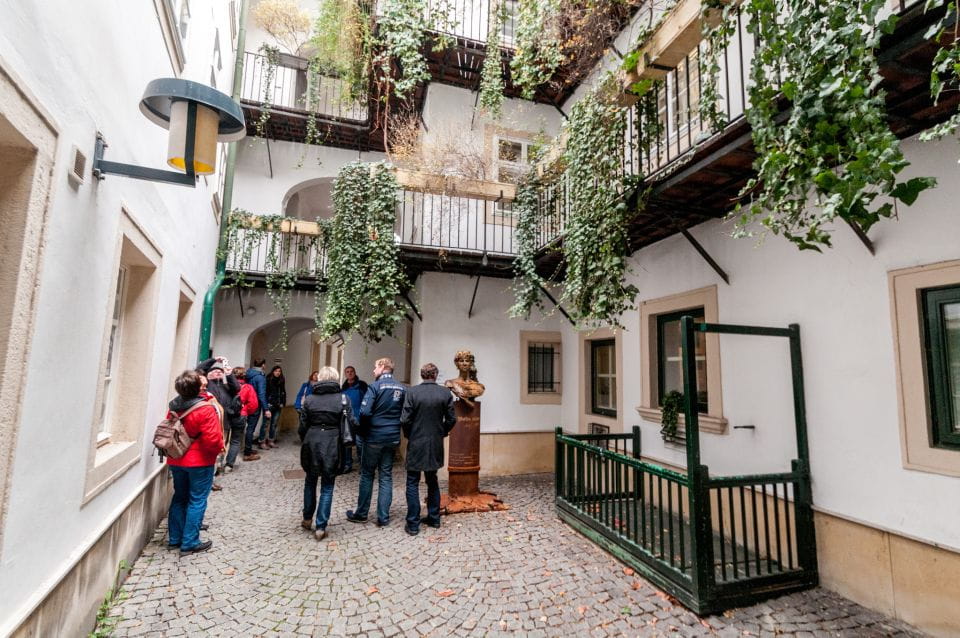 Vienna: Romantic Old Town 2-Hour Discovery Tour - Architectural Diversity of Vienna
