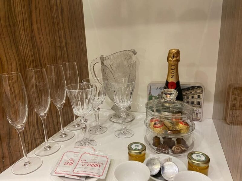 Vienna: Sunday Shopping Experience in the Iconic Ringstrasse - Entering a World of Rare Designer Pieces