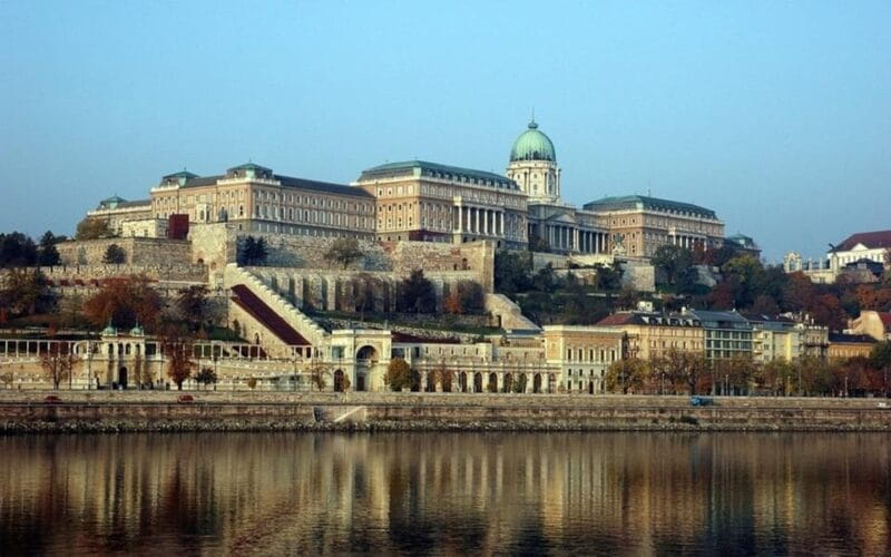 Vienna:Private & Customizable Budapest Day Trip with a Local - Key Points / Takeaways