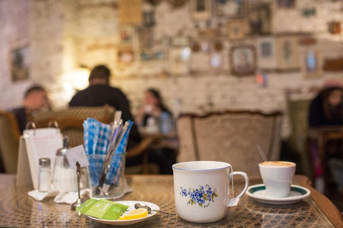 Viennas Highlights: Food, Coffee and Market Walking Experience - Tasting Local Beverages