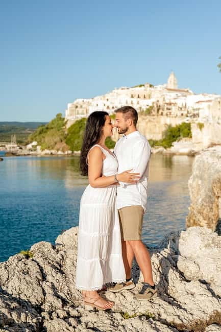 Vieste: a couple's photo tour at sunrise among romantic alleys and the sea. - Key points / Takeaways