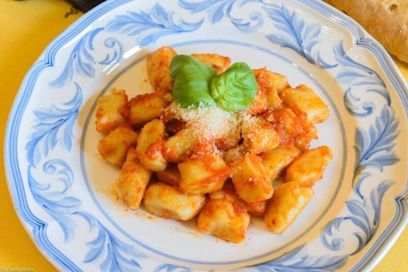 Vietri sul Mare: Dining Experience at a Local's Home - The Cooking Demo: More Than Just Tasting