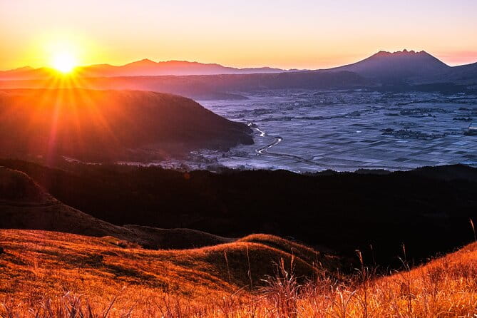 View the Sunrise and Sea of ​​Clouds Over the Aso Caldera - Preparing for Your Experience