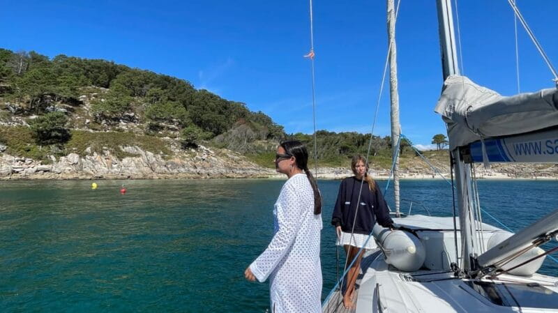 Vigo: Cíes Islands Sailboat Excursion with Skipper - Exploring the Cíes Islands