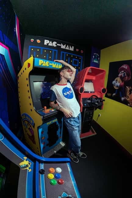 Vigo: Thematic Tour Selfie Experience Gallery Vigo-Galicia - Key Points / Takeaways