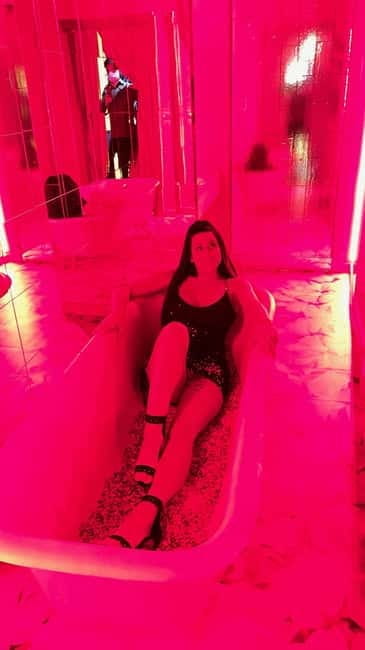 Vigo: Thematic Tour Selfie Experience Gallery Vigo-Galicia - Who Will Love This?