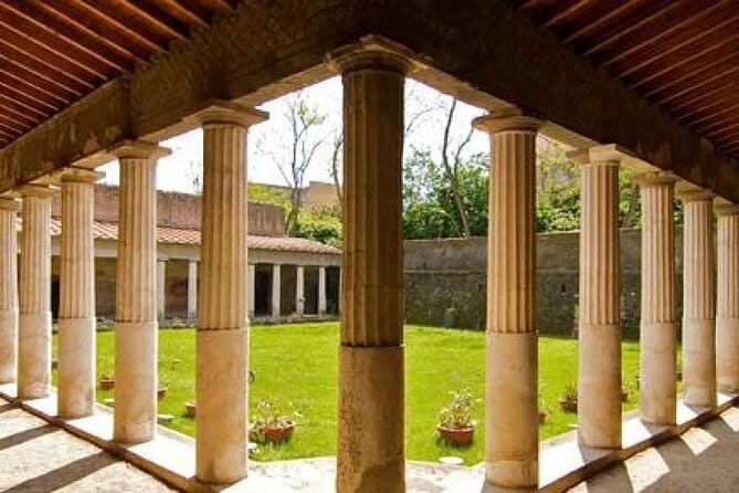 Villa Oplontis & Stabiae: discover the Hidden Treasures with your Archaeologist - Entering the World of Roman Villas: Oplontis and Stabiae