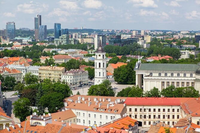 Vilnius: Small group Walking Tour with a Local Guide - An In-Depth Look at Vilnius: What to Expect from the Walking Tour