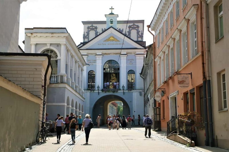 Vilnius: Then and Now Private Old Town Tour - Learning and Viewing: The Past Meets Present