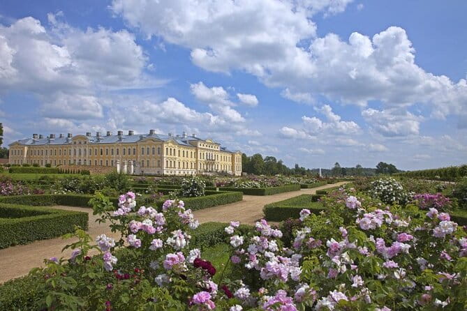 Vilnius to Riga - Sightseeing transfer - Riga Arrival & Final Tips