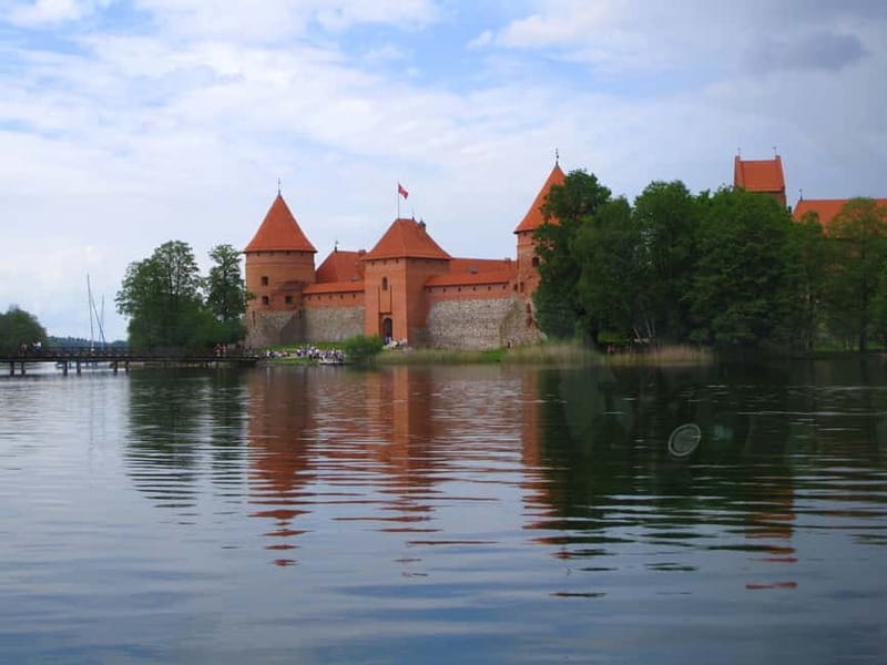 Vilnius: Trakai Tour with Audio Guide and Minibus Transfers - Key points / Takeaways