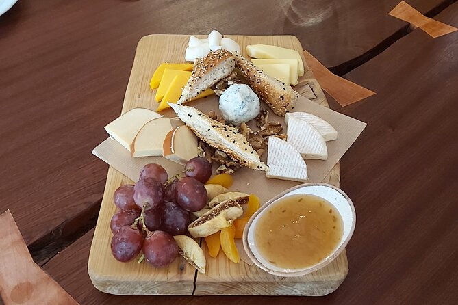 Vineyard & Wine Tasting Tour - Sample Wines and Pairings