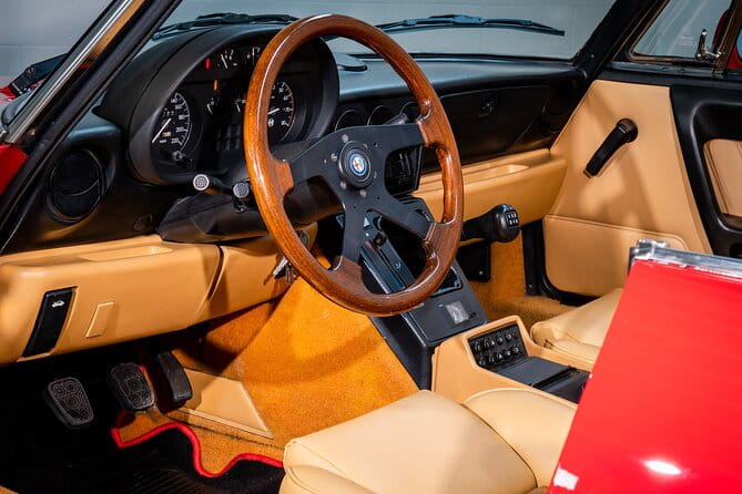 Vintage car rental on the lake for a day - Exploring the Vintage Car Experience in Lombardy