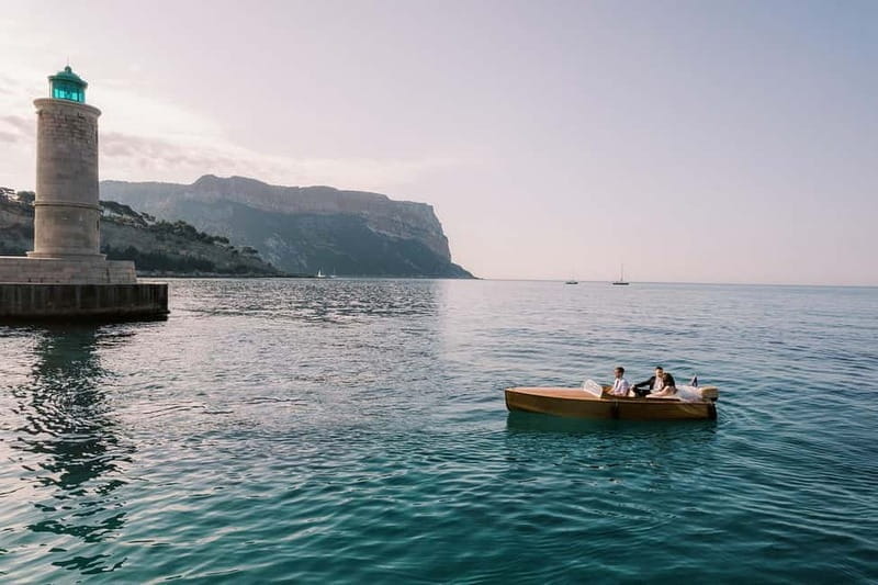 Vintage sunset boat tour of Marseille for couples (2h) - What Makes This Experience Special?