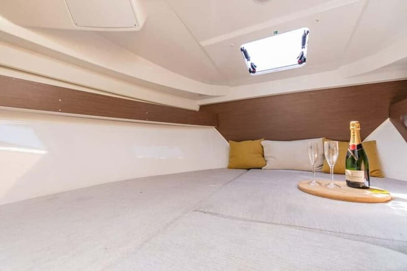 VIP Prague YachtBoat SPEED Experience: All-You-Can-Drink - An exhilarating way to see Prague from the water