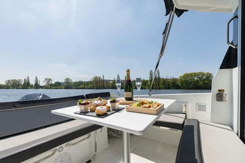 VIP Prague YachtBoat SPEED Experience: All-You-Can-Drink - FAQ