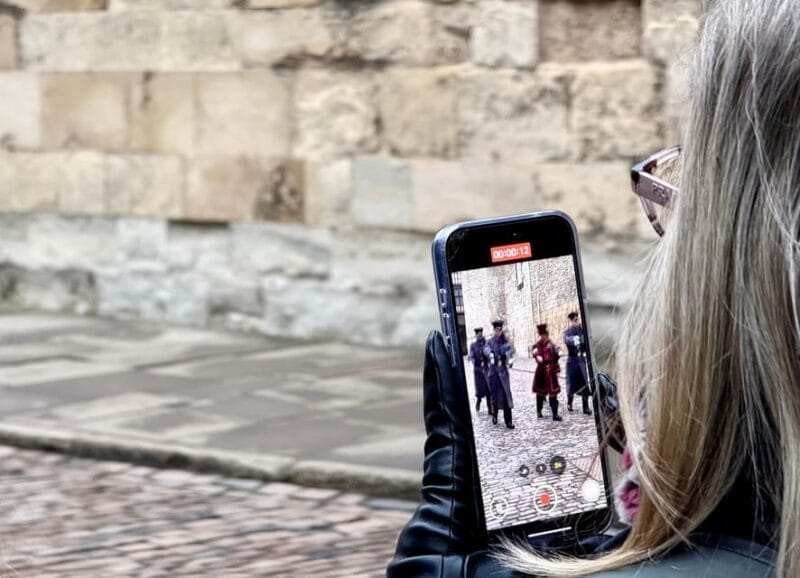 VIP Tower of London Beefeater Meet & Greet and Royal London - Westminster Walk: Iconic Landmarks and Royal Stories