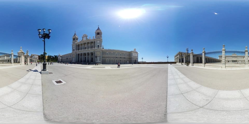 Virtual Reality Experience Fun And Tickets & Imageen - Key Points