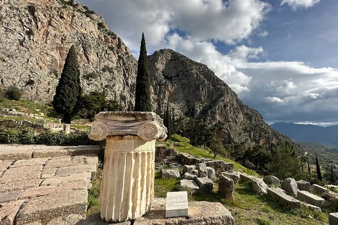 Visit Delphi & Meteora Monasteries Luxury Private Tour FromAthens - Exploring the Greek Sacred Landscape: Delphi