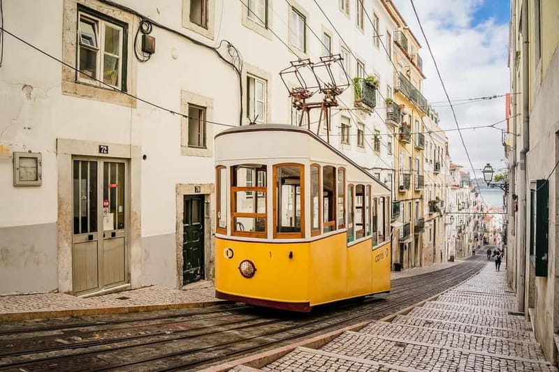 Visit the centre of Lisbon. Small group. Follow the guide.. - Key Points / Takeaways
