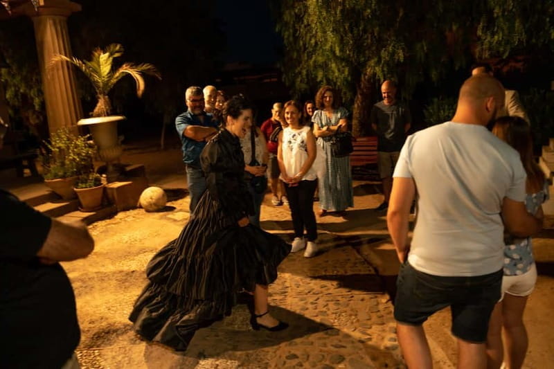 Visita teatralizada nocturna al Cementerio Inglés de Málaga - A Night of Drama and History at Málaga’s English Cemetery
