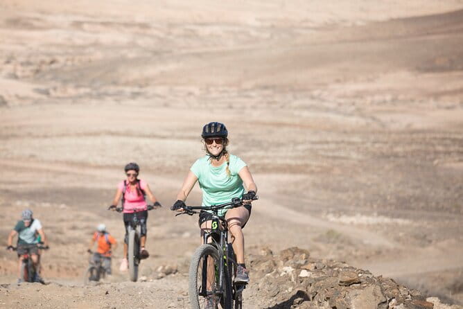 Volcanic Discovery PREMIUM eBike Tour; easy level: 35 km - In-Depth Look at the Tour Experience