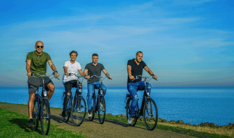Volendam: E-Bike Rental including Highlights-Routes - The Sum Up