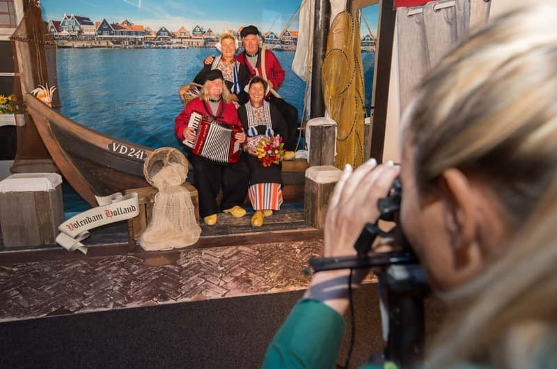 Volendam: Photo Opportunity in Traditional Dutch Costume - Value and Practical Tips