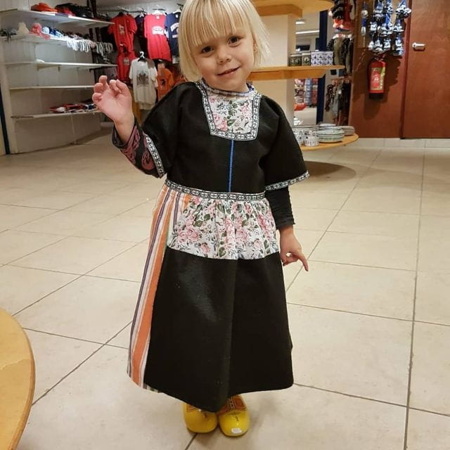 Volendam: Traditional Costume Photo with Cheese & Clog Tour - FAQ
