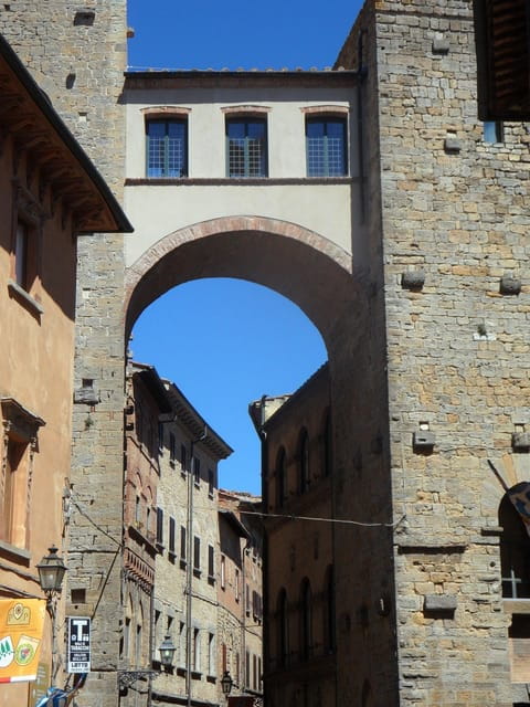 Volterra - Old Town Private Walking Tour - Entering the Heart of Volterra: Starting at the Medici Fortress
