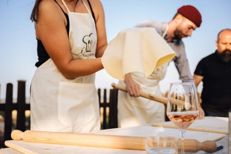 Volterra: Pizza Cooking Class in a tuscan farmhouse - Price and Logistics: What to Expect