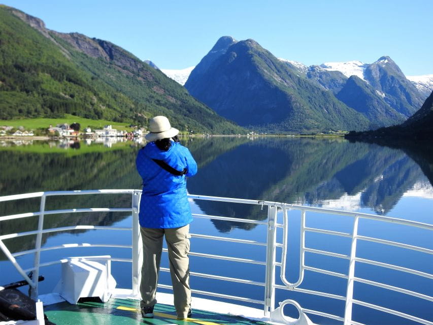 Voss: Guided Fjord & Glacier Tour to Fjærland - Tvindefossen Waterfall