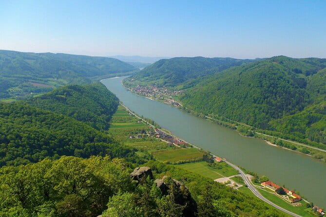 Wachau Valley Kayak & Wine Tour - Exploring the Wachau Valley from the Water
