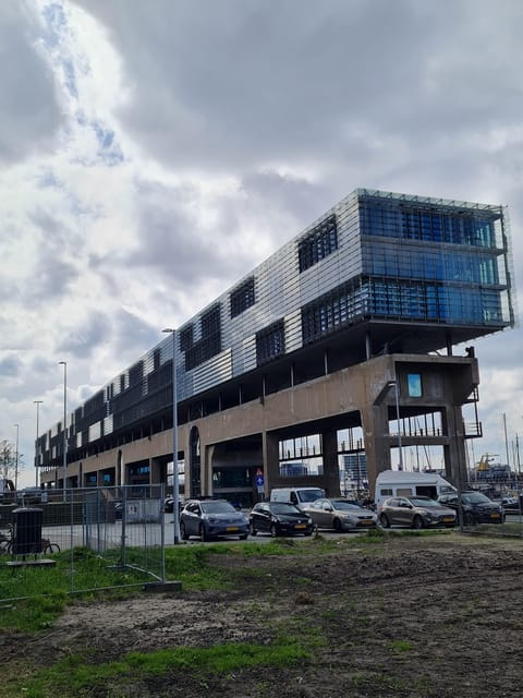 Walk on and around the NDSM site - A detailed look at the NDSM site walk