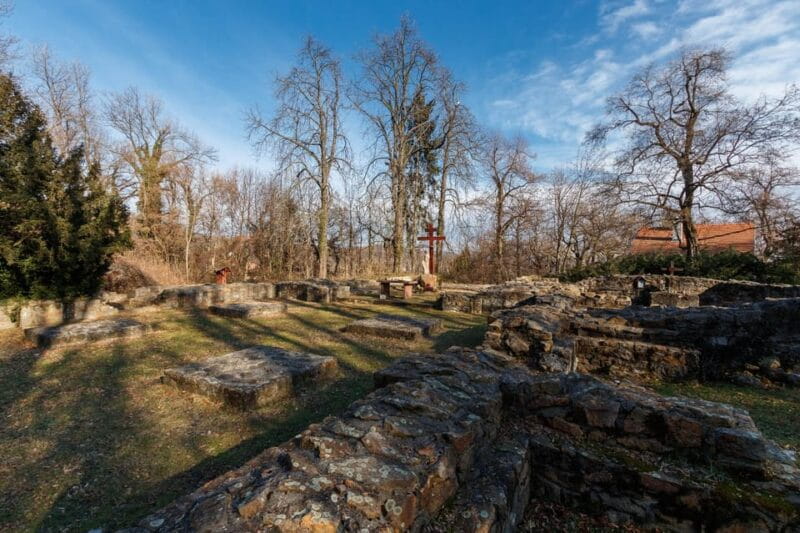 Walk to recent and aged spiritual sanctuaries near Budapest - Price and Value