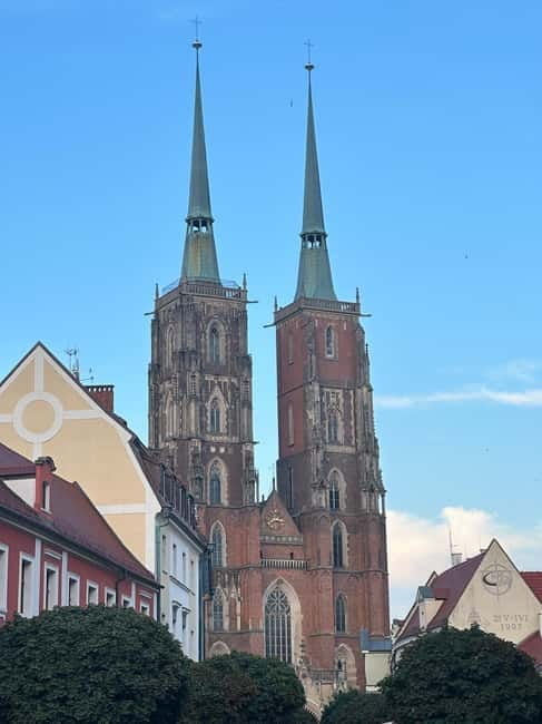Walking group tour in Ukrainian through the Wroclaw old city - Discovering Wroclaw’s Old Town in Just an Hour: An In-Depth Review
